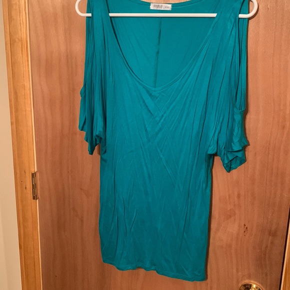 Very pretty V-neck cold shoulder top in emerald green - Picture 1 of 2